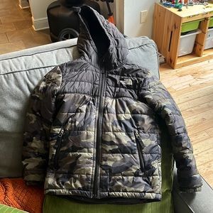 Boys Reversable North Face Jacket Camo no size listed.